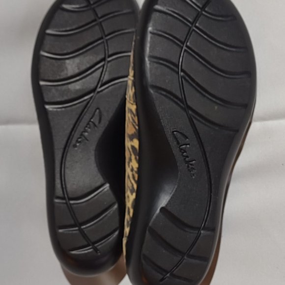 Clarks leopard flats, size 9.5 - Picture 3 of 5